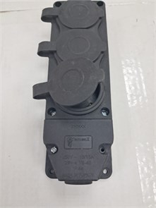 Element колодка штепсельная 16А каучуковая, 3 гнезда с крышкой 102500