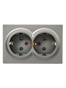 Lezard LETO Розетка двойная с/з закрытый корпус ПБТ платина 752-3500-127B